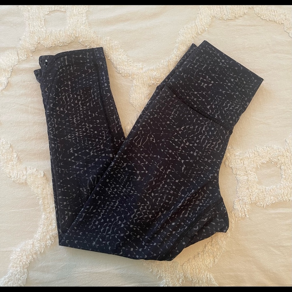 Lululemon Black Print Capri size 4